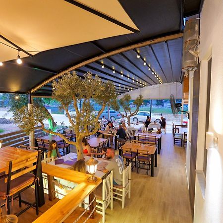 Hotel Veliaj Ksamil Bagian luar foto