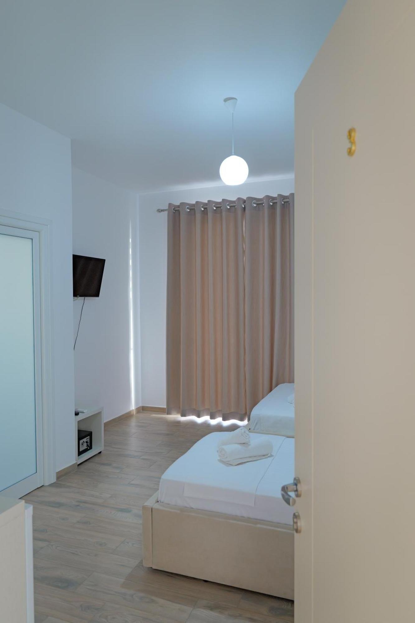 Hotel Veliaj Ksamil Bagian luar foto