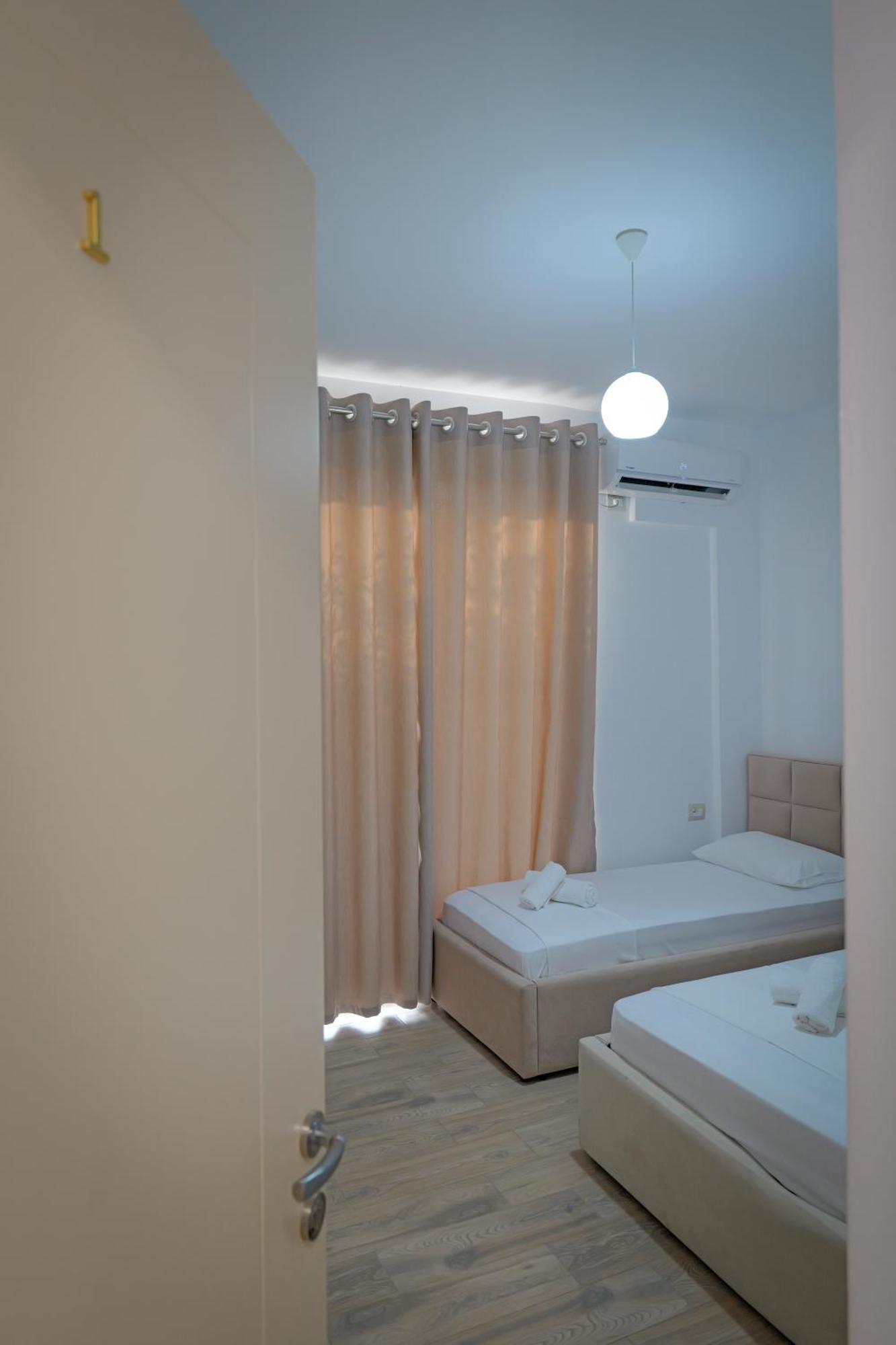 Hotel Veliaj Ksamil Bagian luar foto