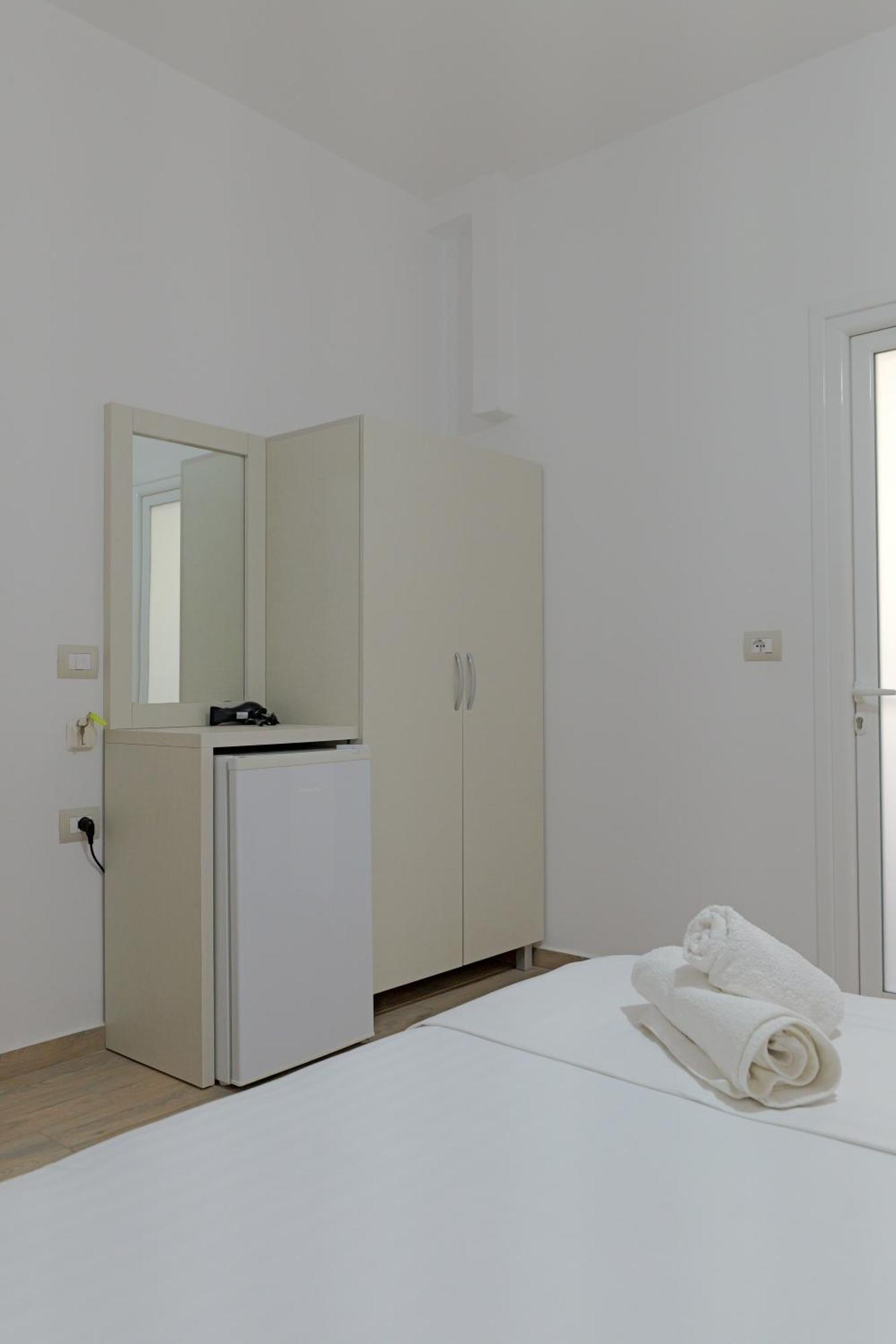 Hotel Veliaj Ksamil Bagian luar foto