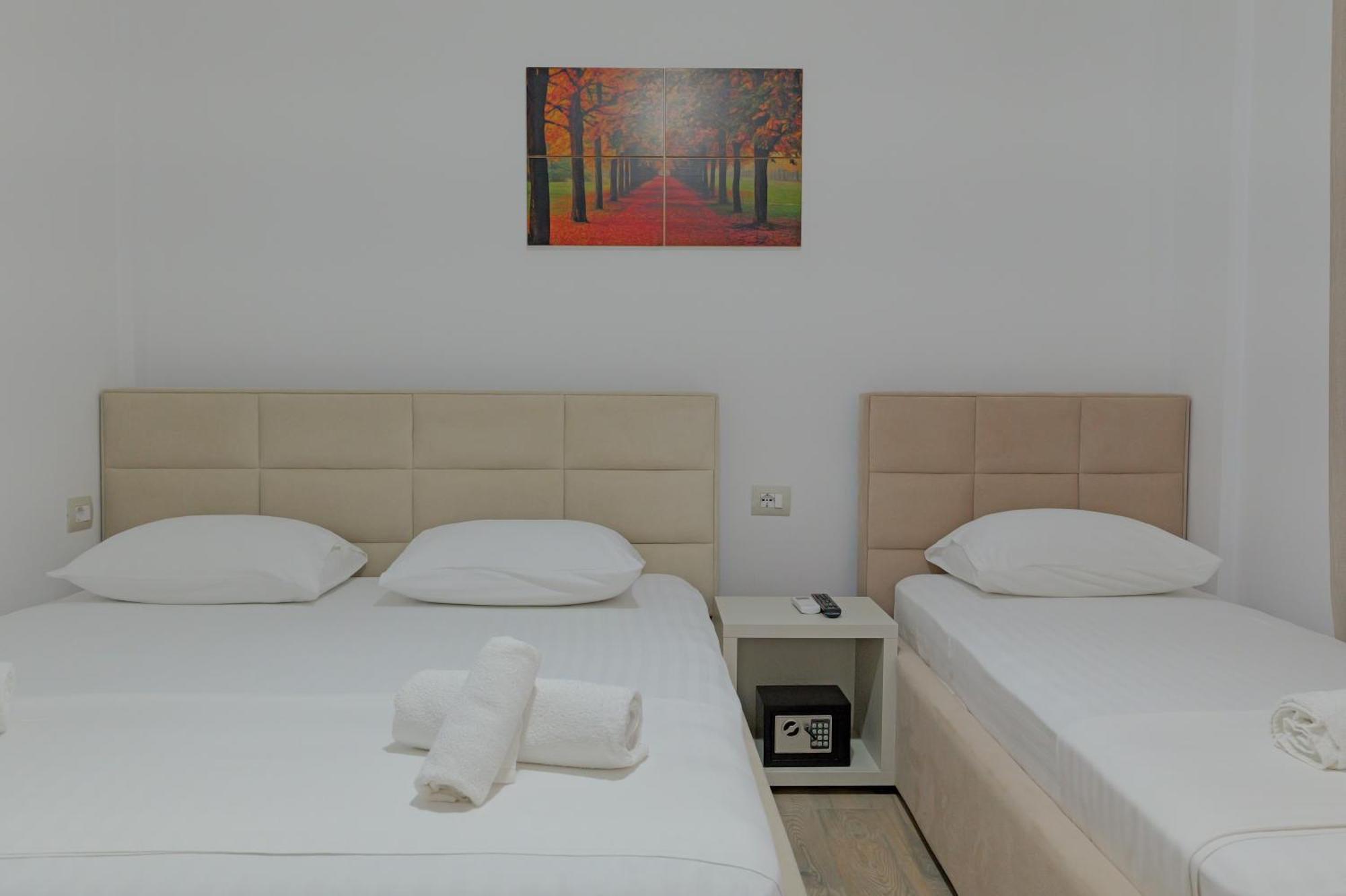 Hotel Veliaj Ksamil Bagian luar foto