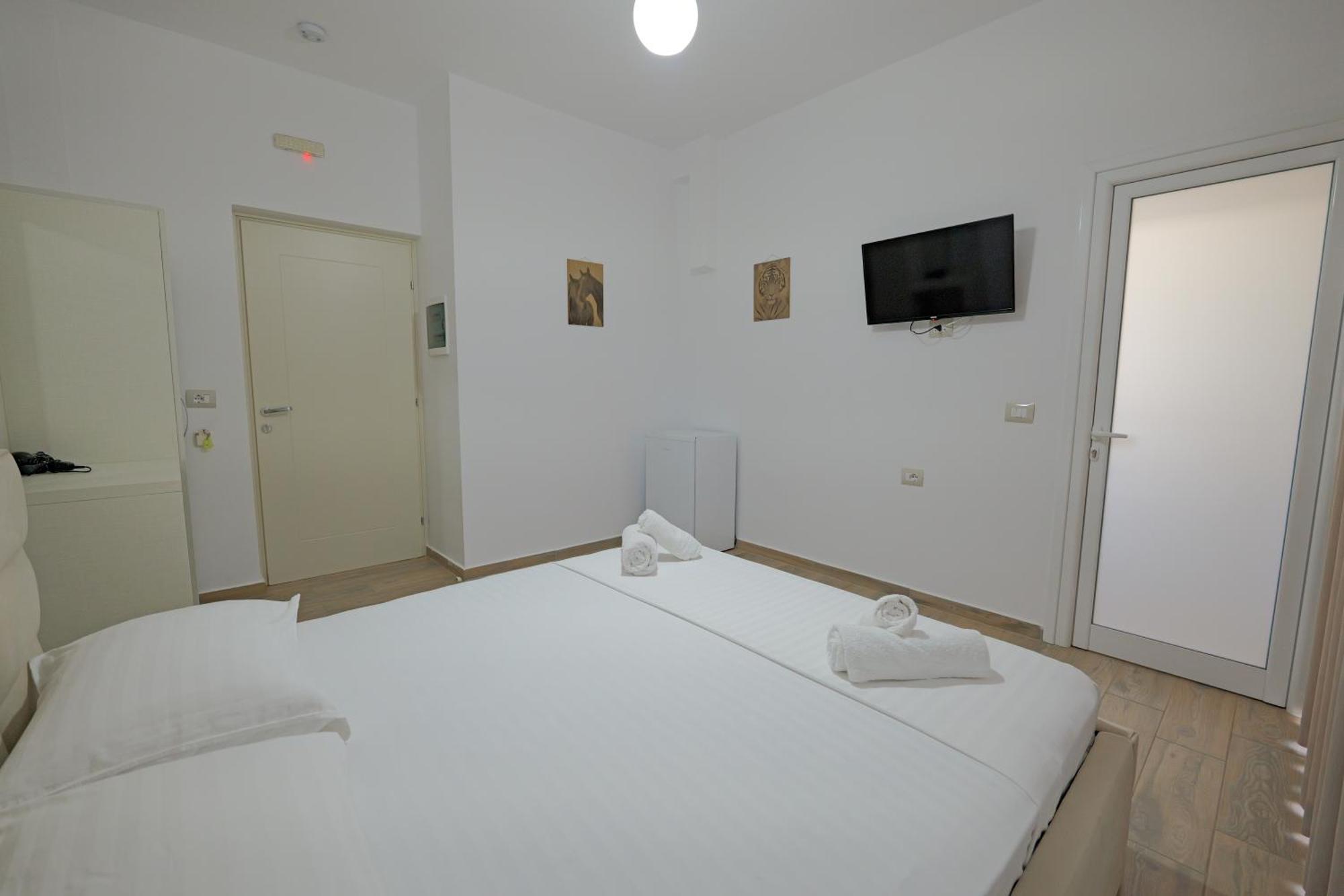 Hotel Veliaj Ksamil Bagian luar foto