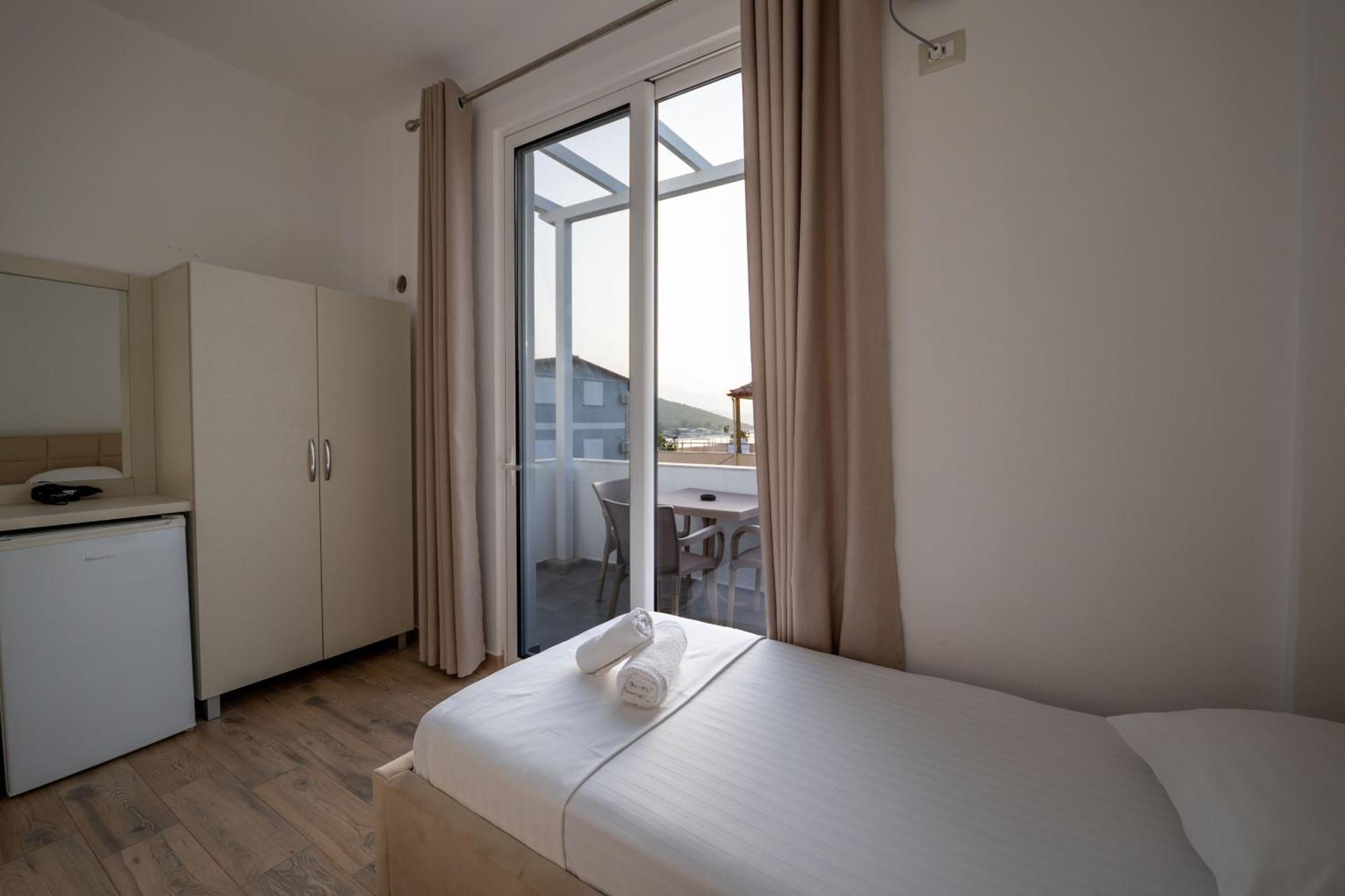 Hotel Veliaj Ksamil Bagian luar foto