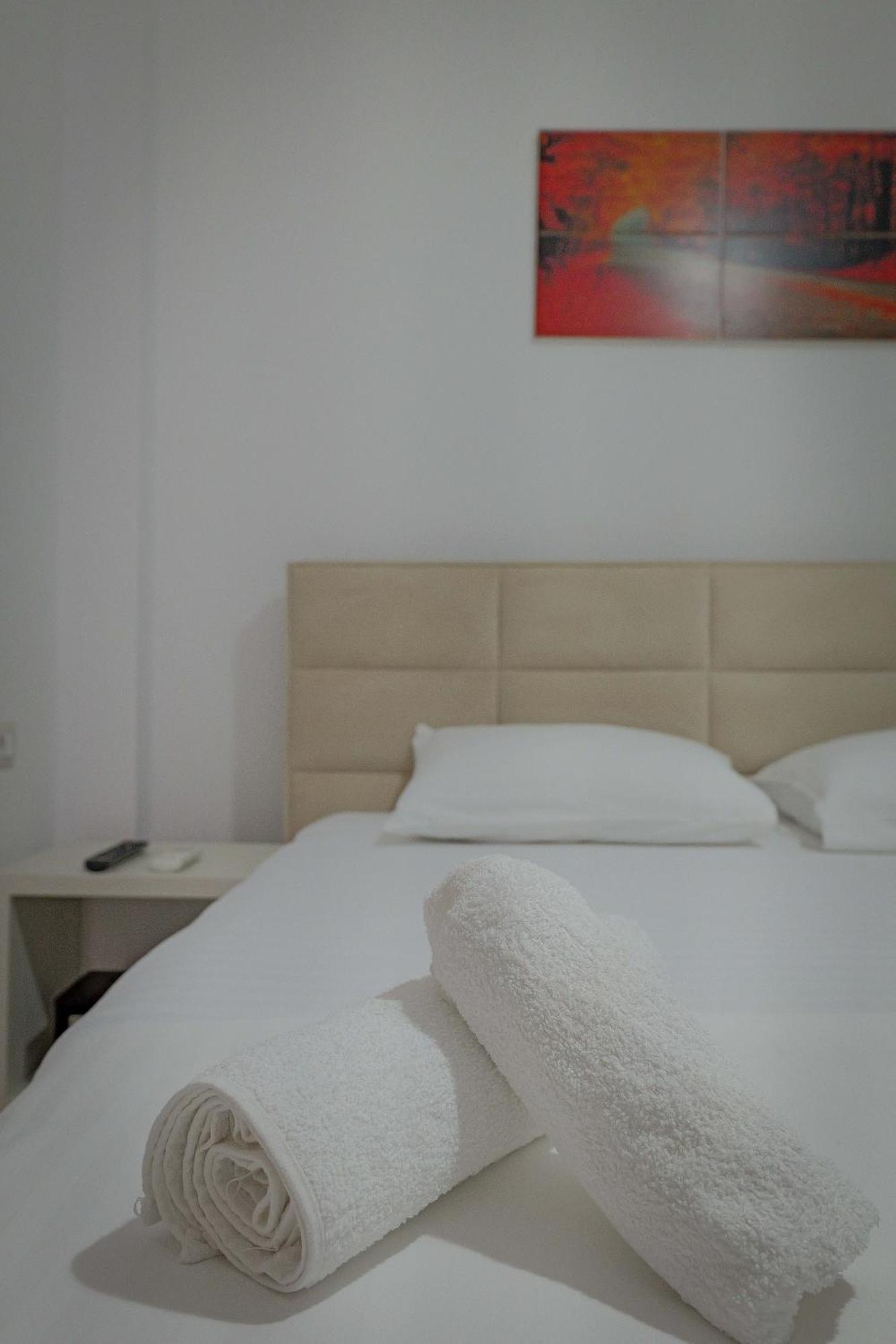 Hotel Veliaj Ksamil Bagian luar foto