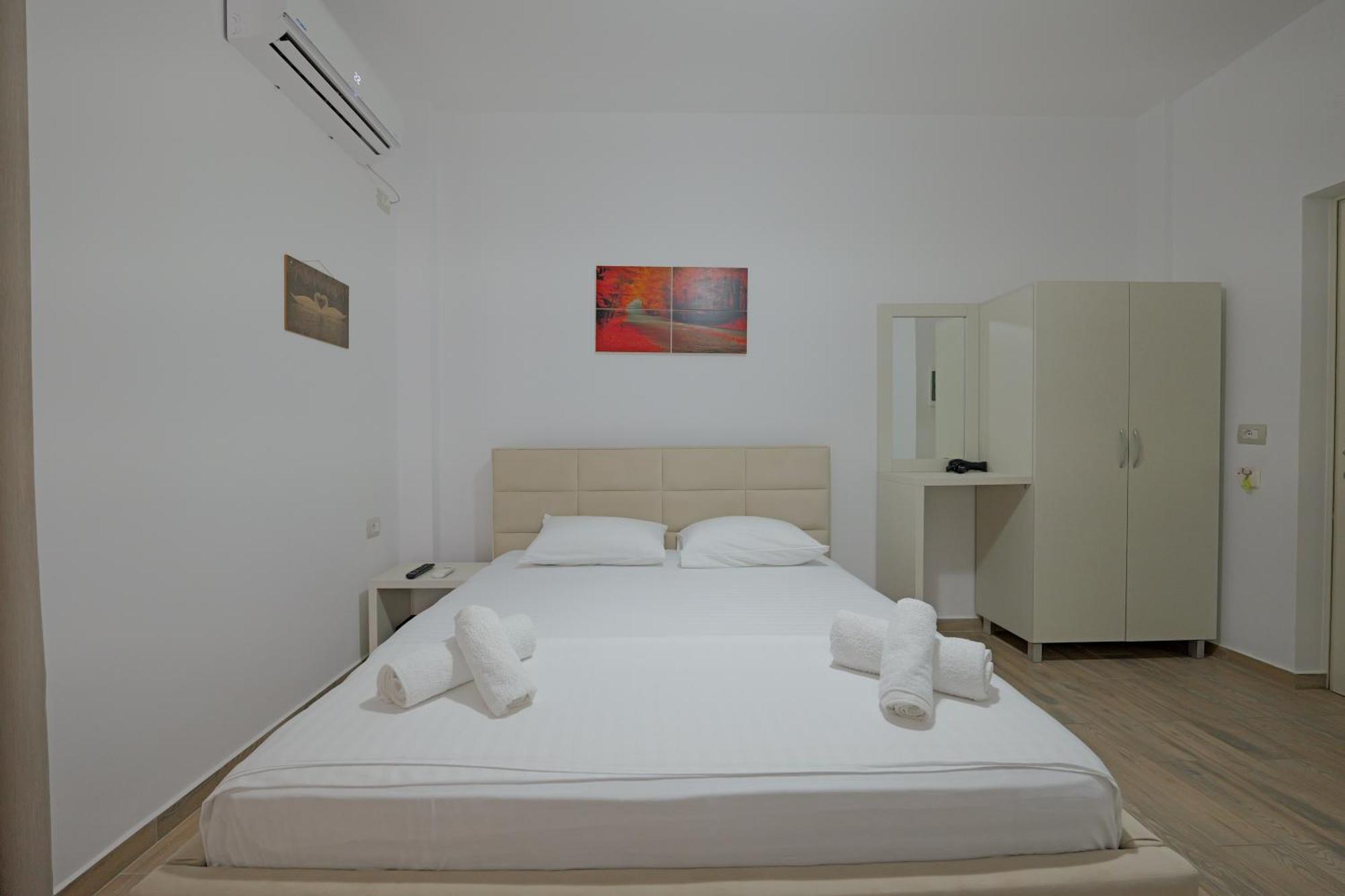 Hotel Veliaj Ksamil Bagian luar foto