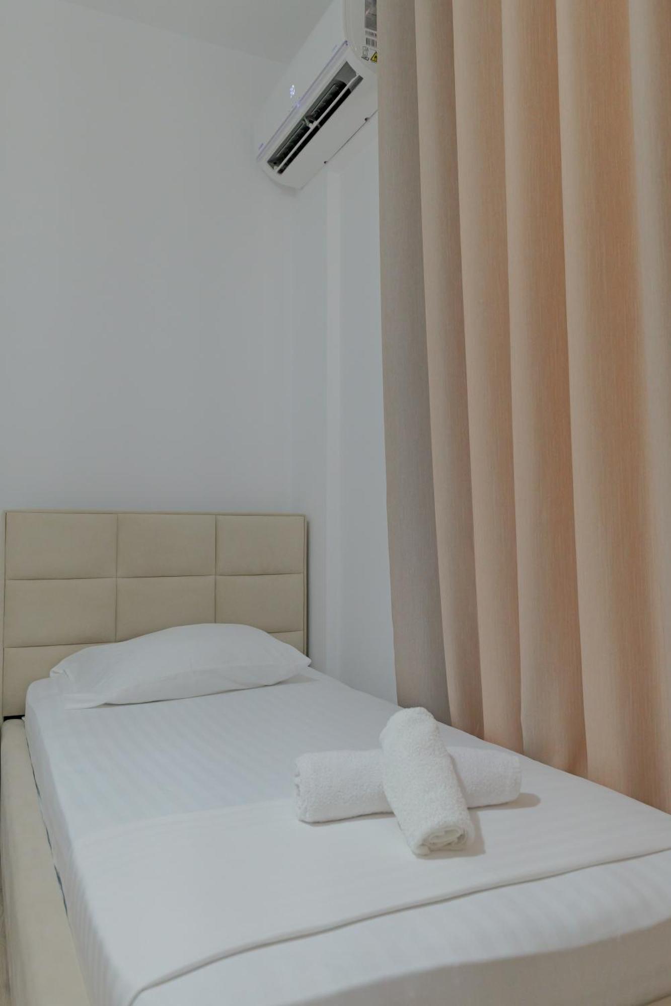 Hotel Veliaj Ksamil Bagian luar foto