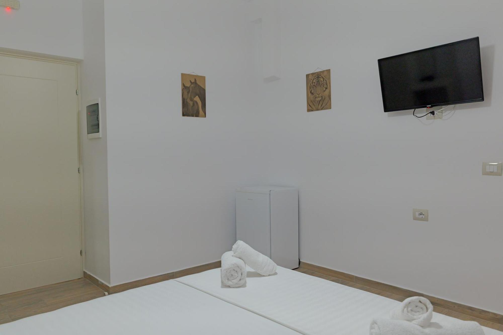 Hotel Veliaj Ksamil Bagian luar foto