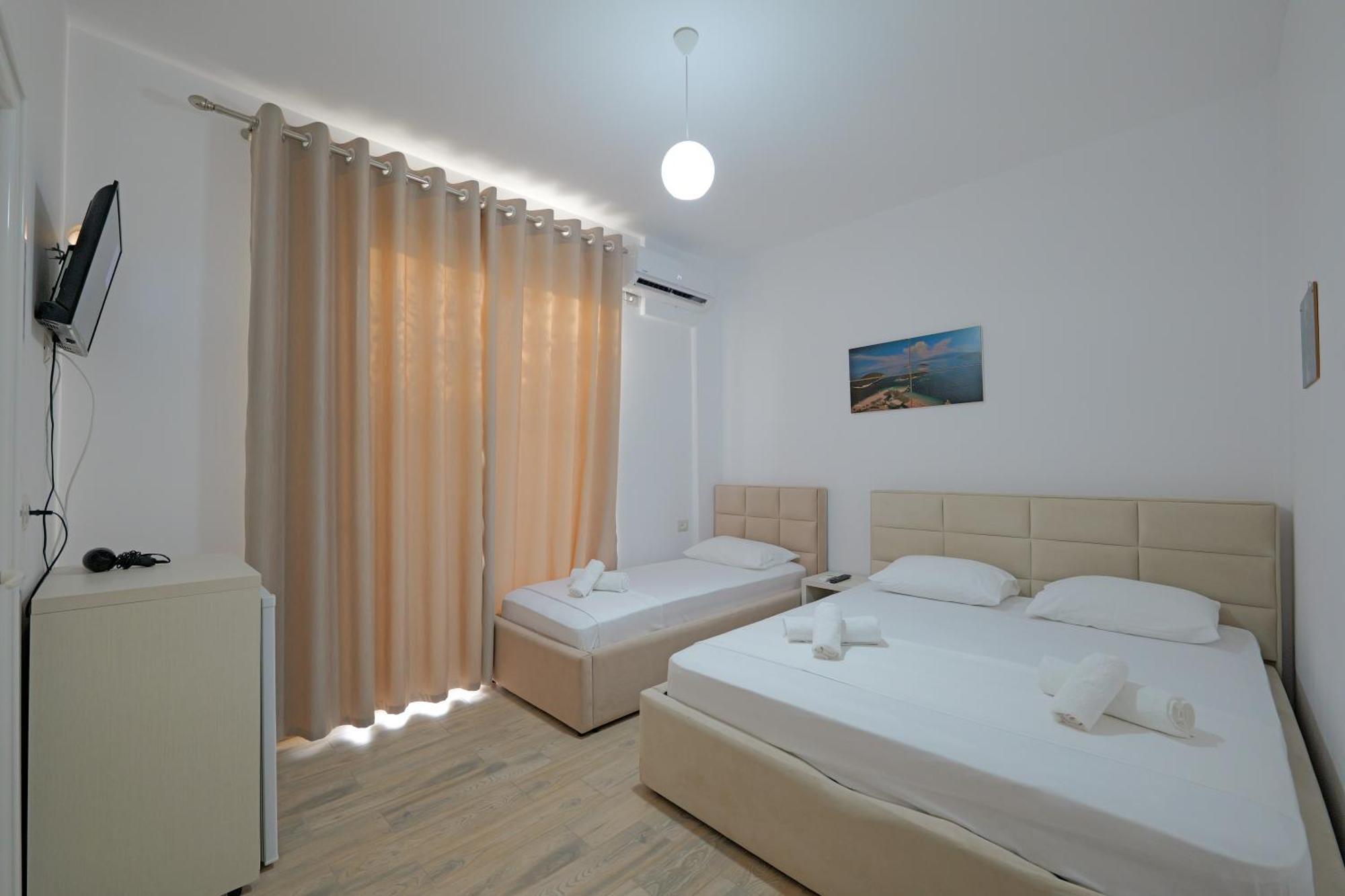 Hotel Veliaj Ksamil Bagian luar foto