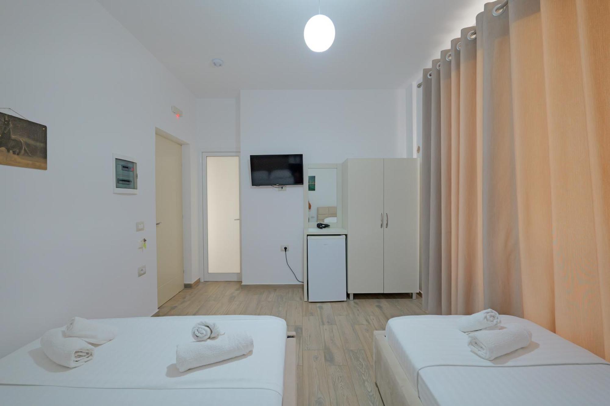 Hotel Veliaj Ksamil Bagian luar foto