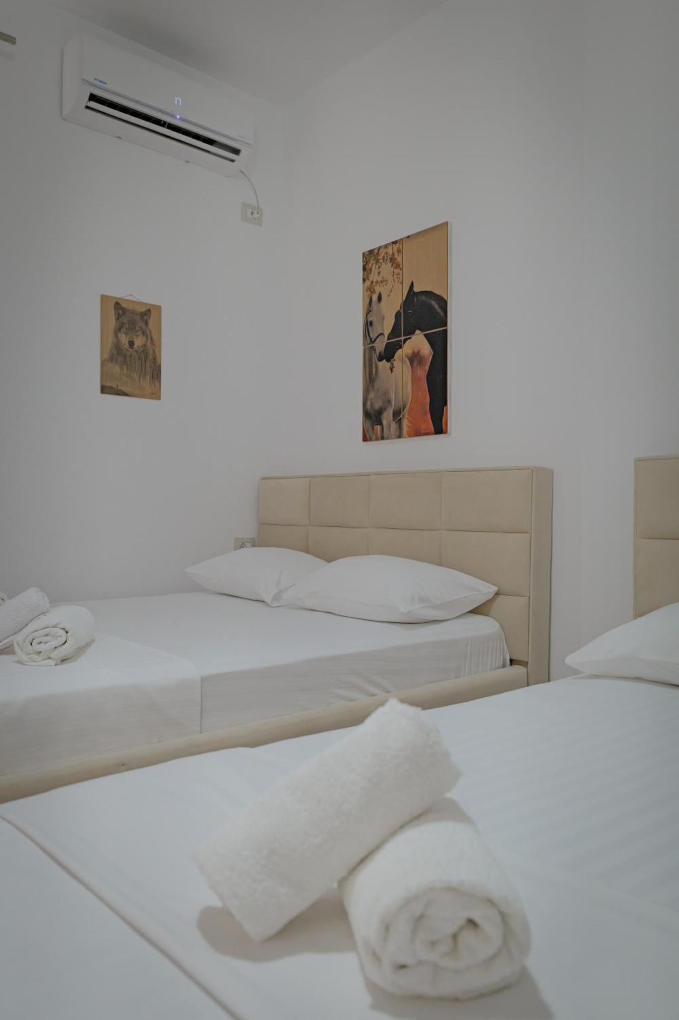 Hotel Veliaj Ksamil Bagian luar foto