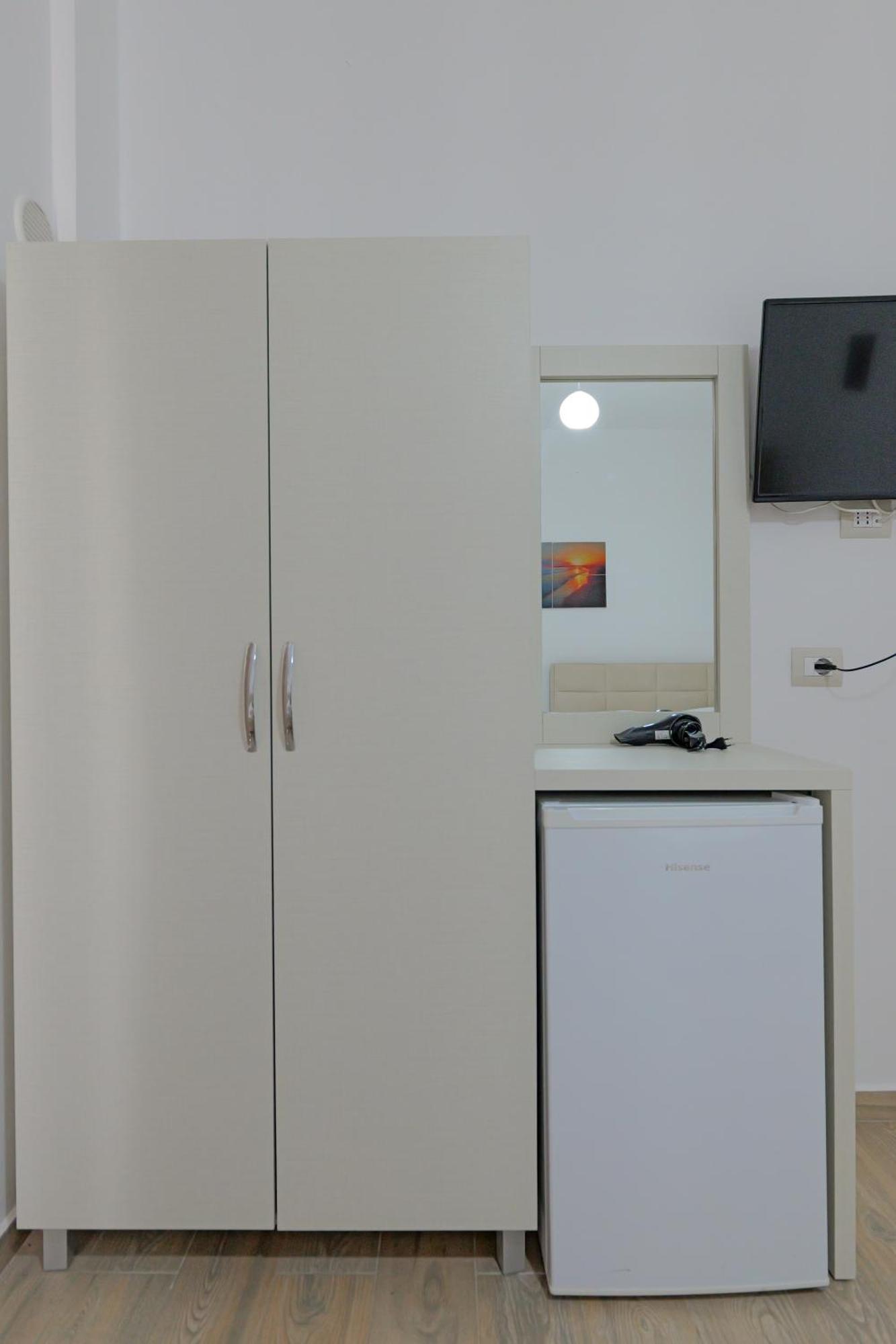 Hotel Veliaj Ksamil Bagian luar foto