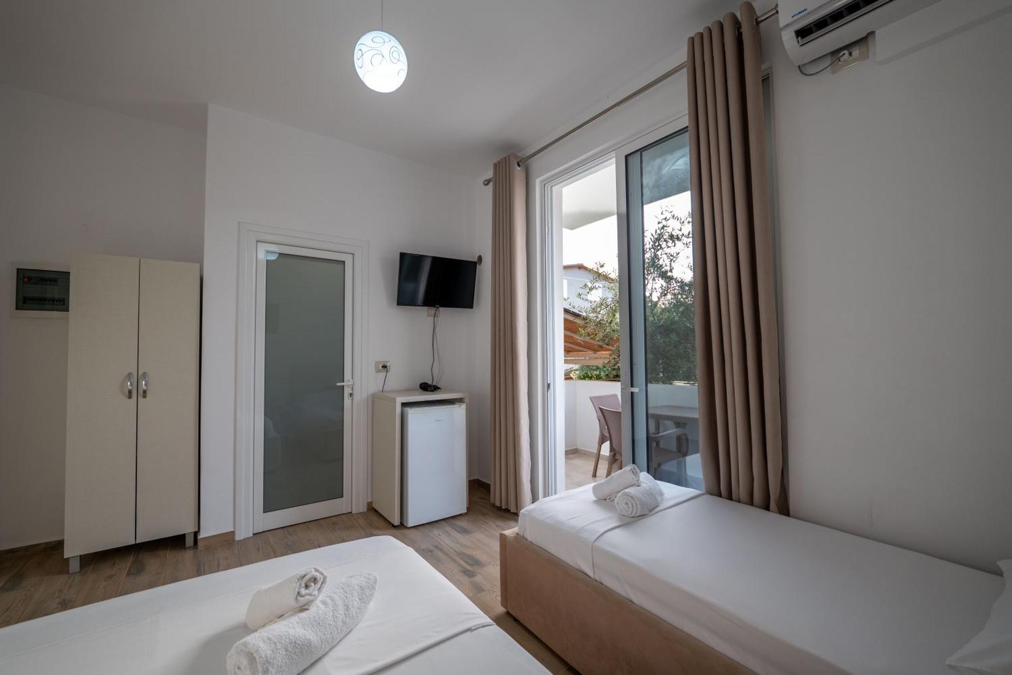 Hotel Veliaj Ksamil Bagian luar foto